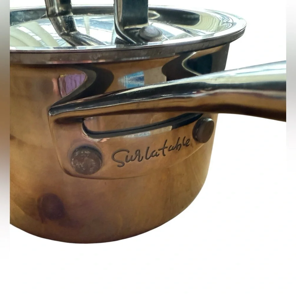 Sur la table stainless steel 1.5Q pot